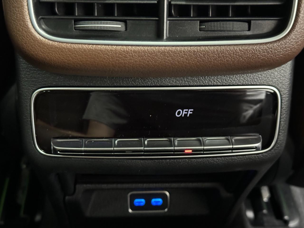 Mercedes-Benz GLS Vehicle Full-screen Gallery Image 13