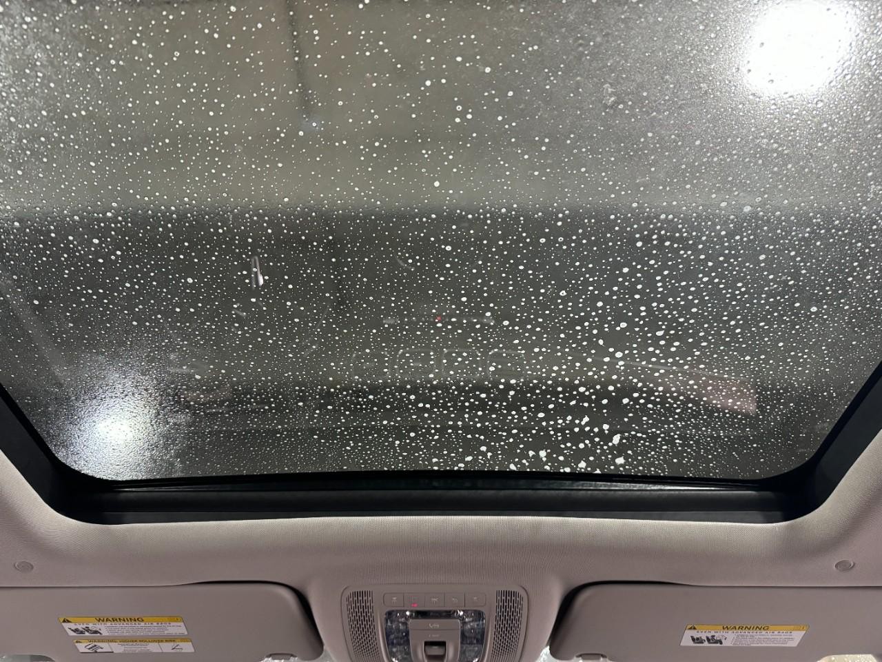 Mercedes-Benz GLS Vehicle Full-screen Gallery Image 14