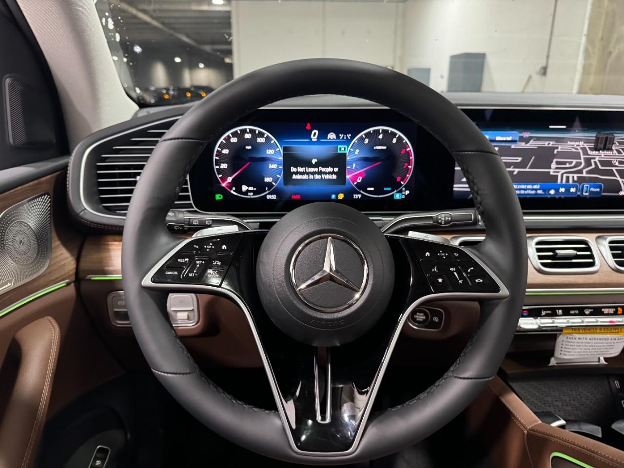 Mercedes-Benz GLS Vehicle Full-screen Gallery Image 16