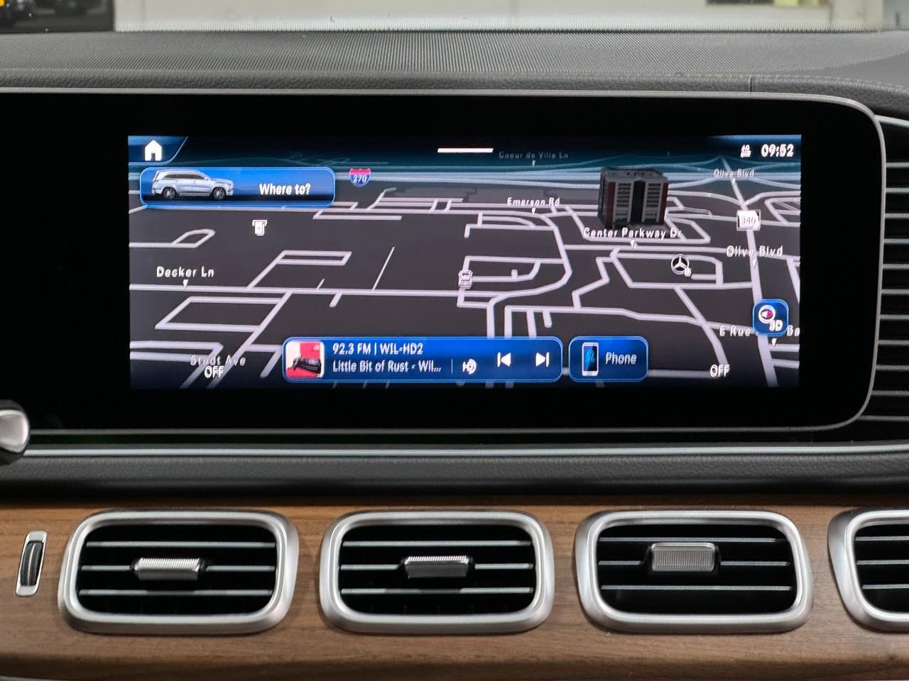 Mercedes-Benz GLS Vehicle Full-screen Gallery Image 17