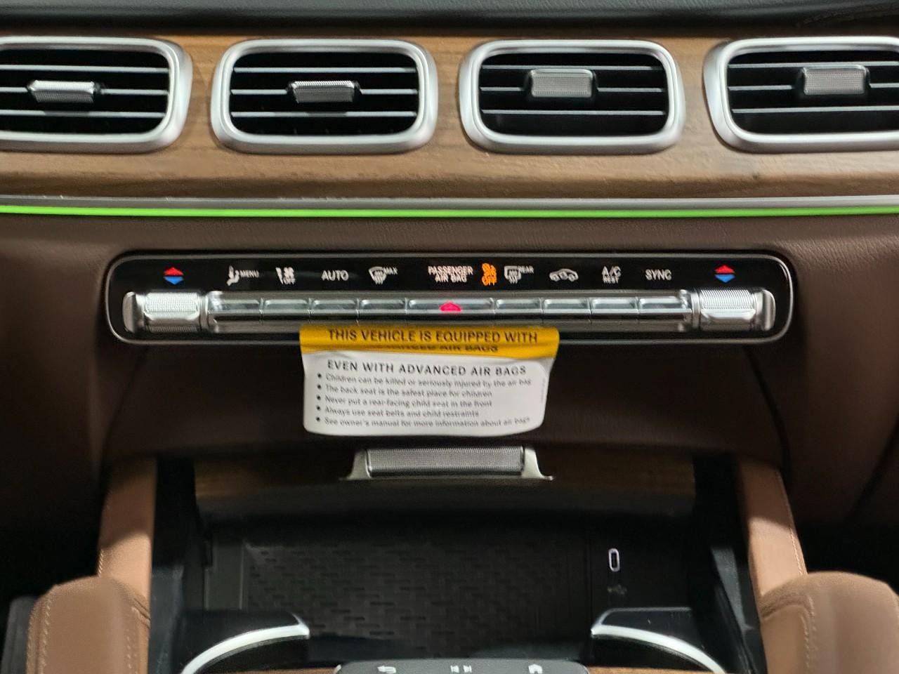 Mercedes-Benz GLS Vehicle Full-screen Gallery Image 18