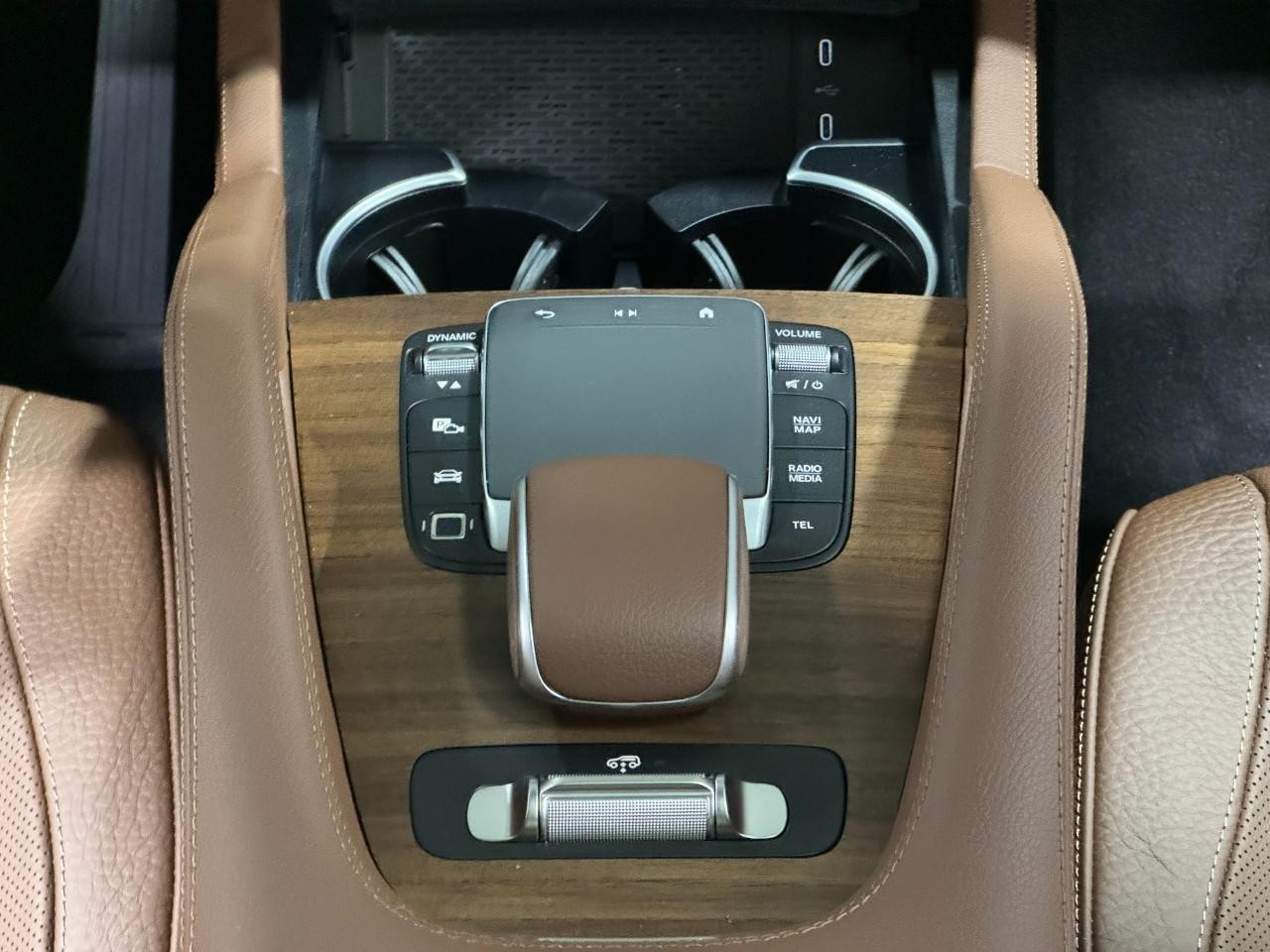 Mercedes-Benz GLS Vehicle Full-screen Gallery Image 19