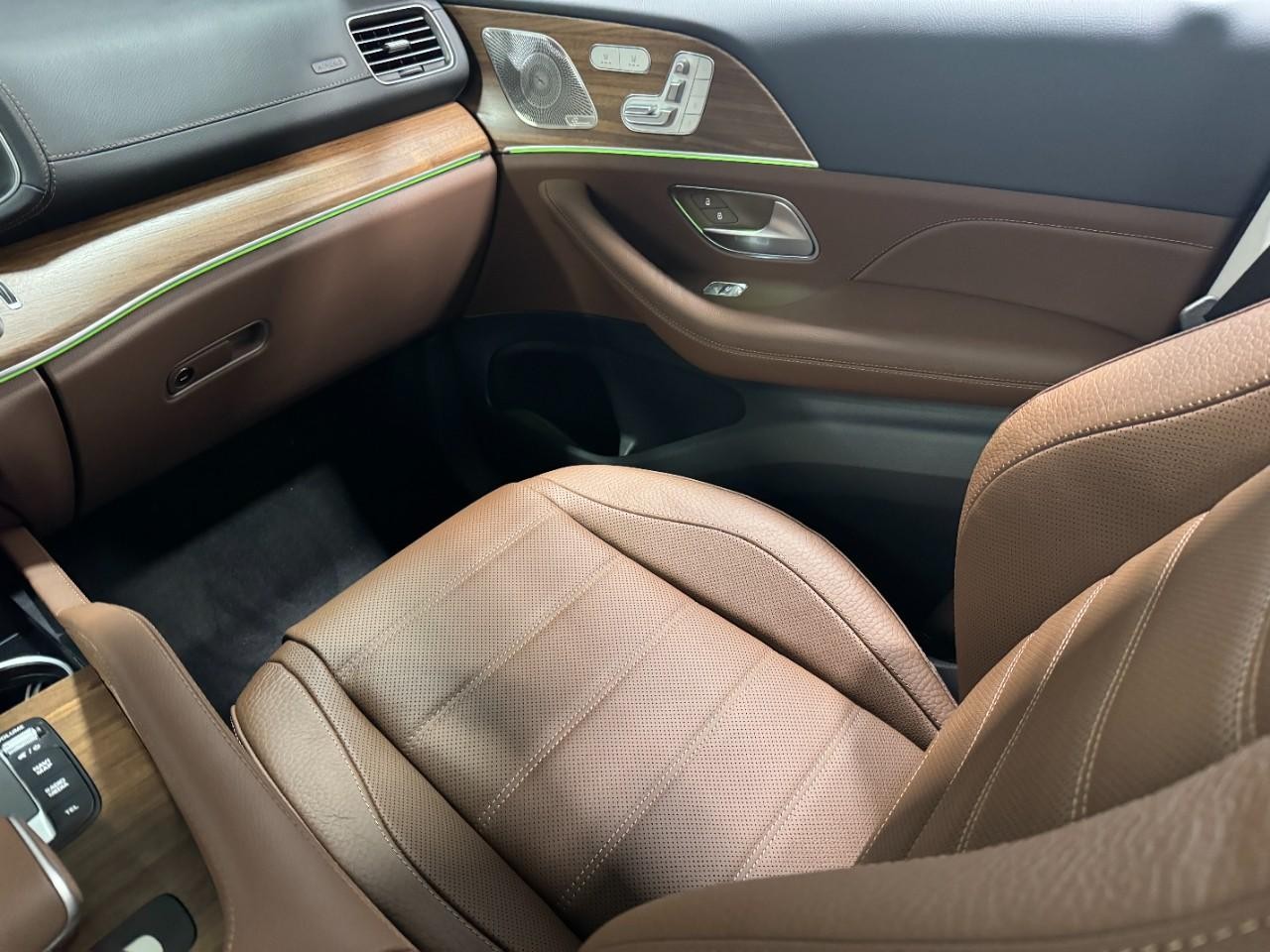 Mercedes-Benz GLS Vehicle Full-screen Gallery Image 20