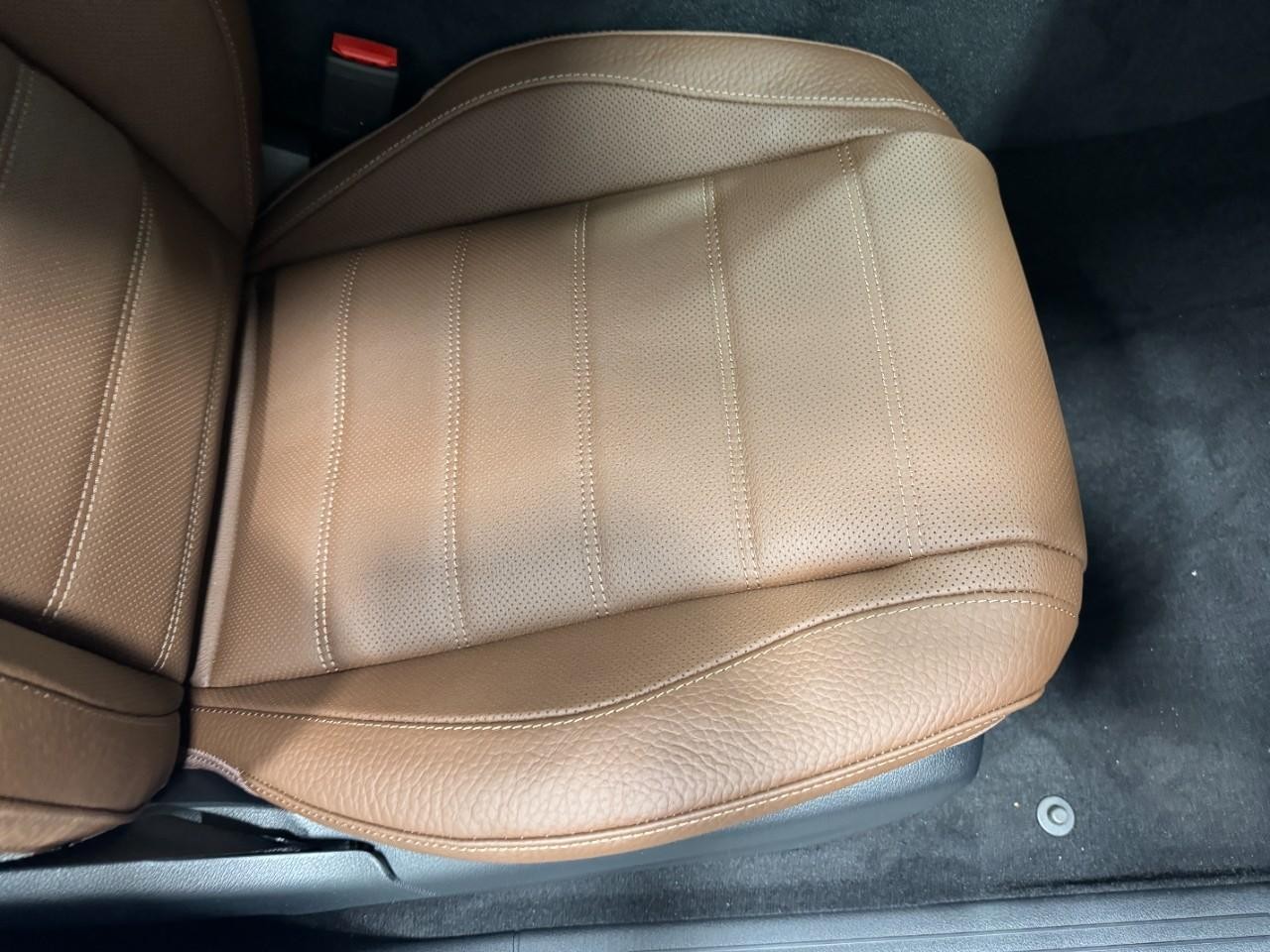 Mercedes-Benz GLS Vehicle Full-screen Gallery Image 22