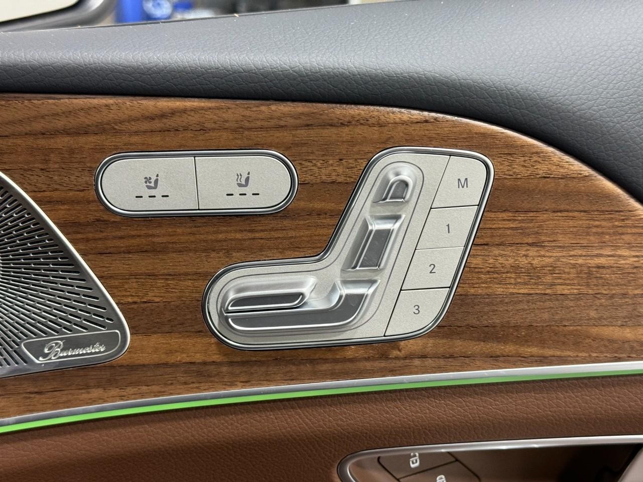 Mercedes-Benz GLS Vehicle Full-screen Gallery Image 23