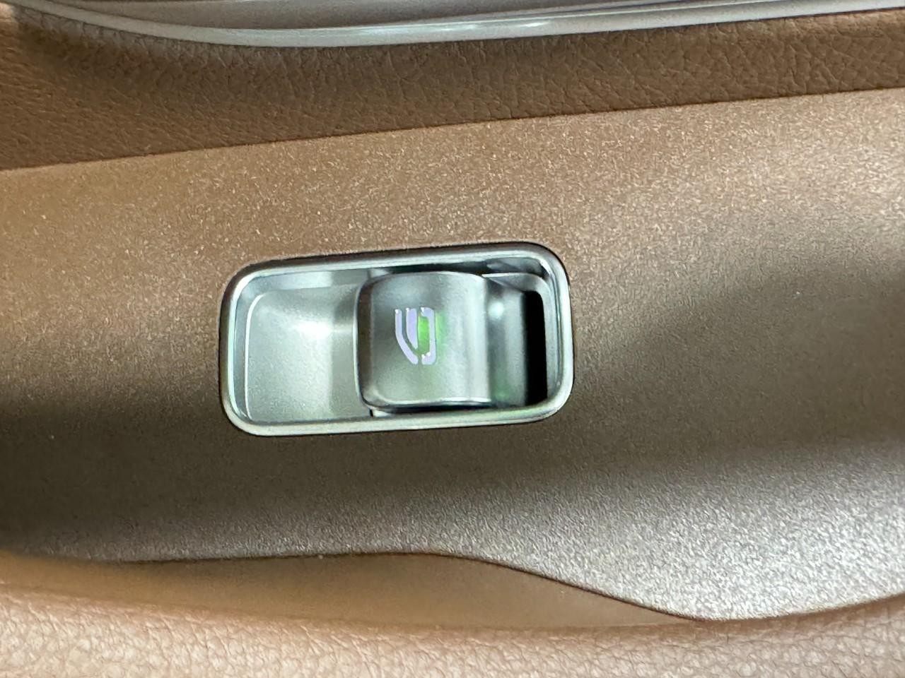 Mercedes-Benz GLS Vehicle Full-screen Gallery Image 25