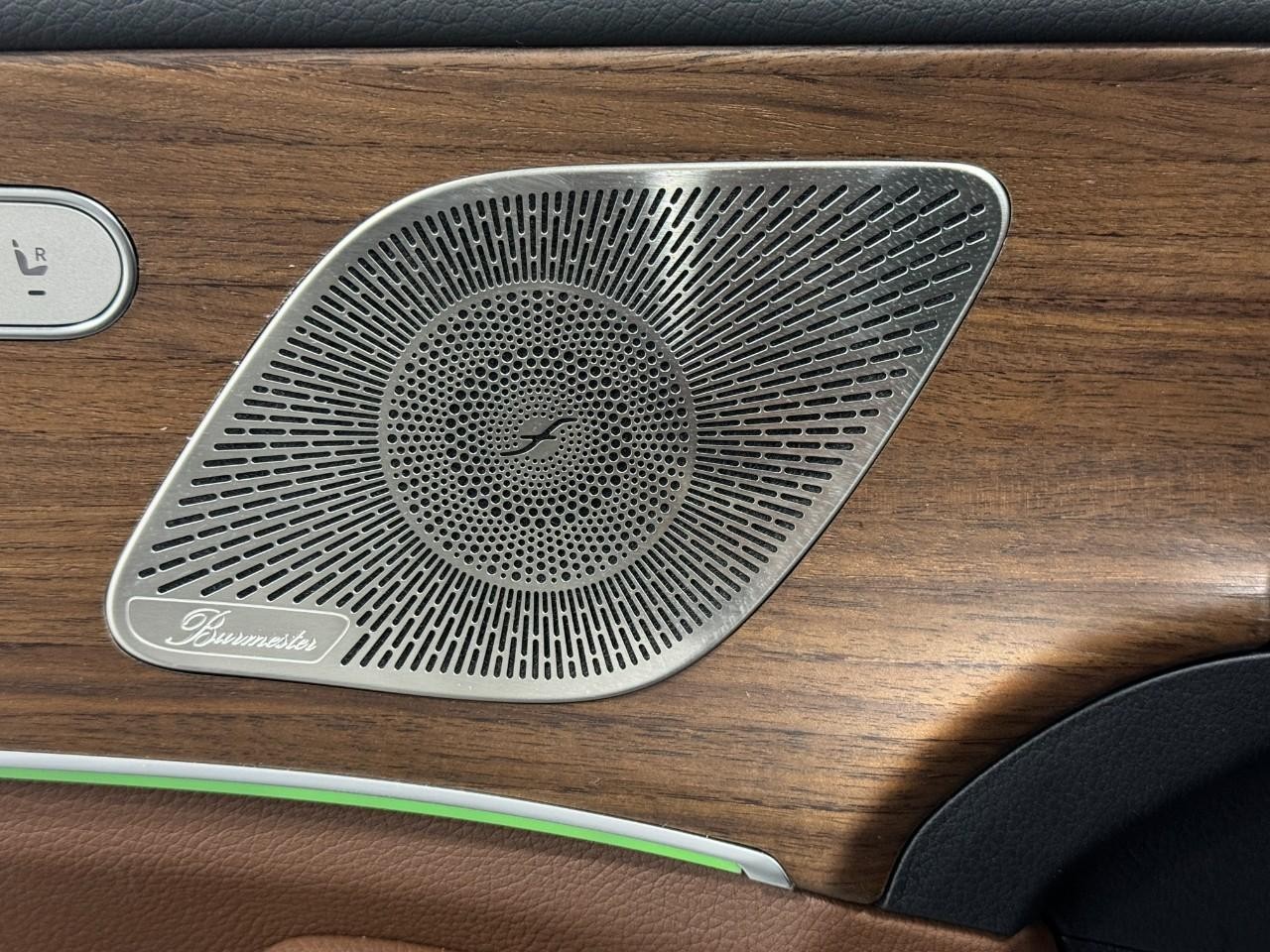 Mercedes-Benz GLS Vehicle Full-screen Gallery Image 26