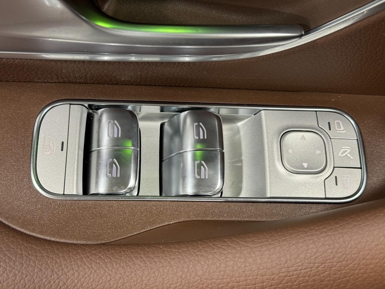 Mercedes-Benz GLS Vehicle Full-screen Gallery Image 29