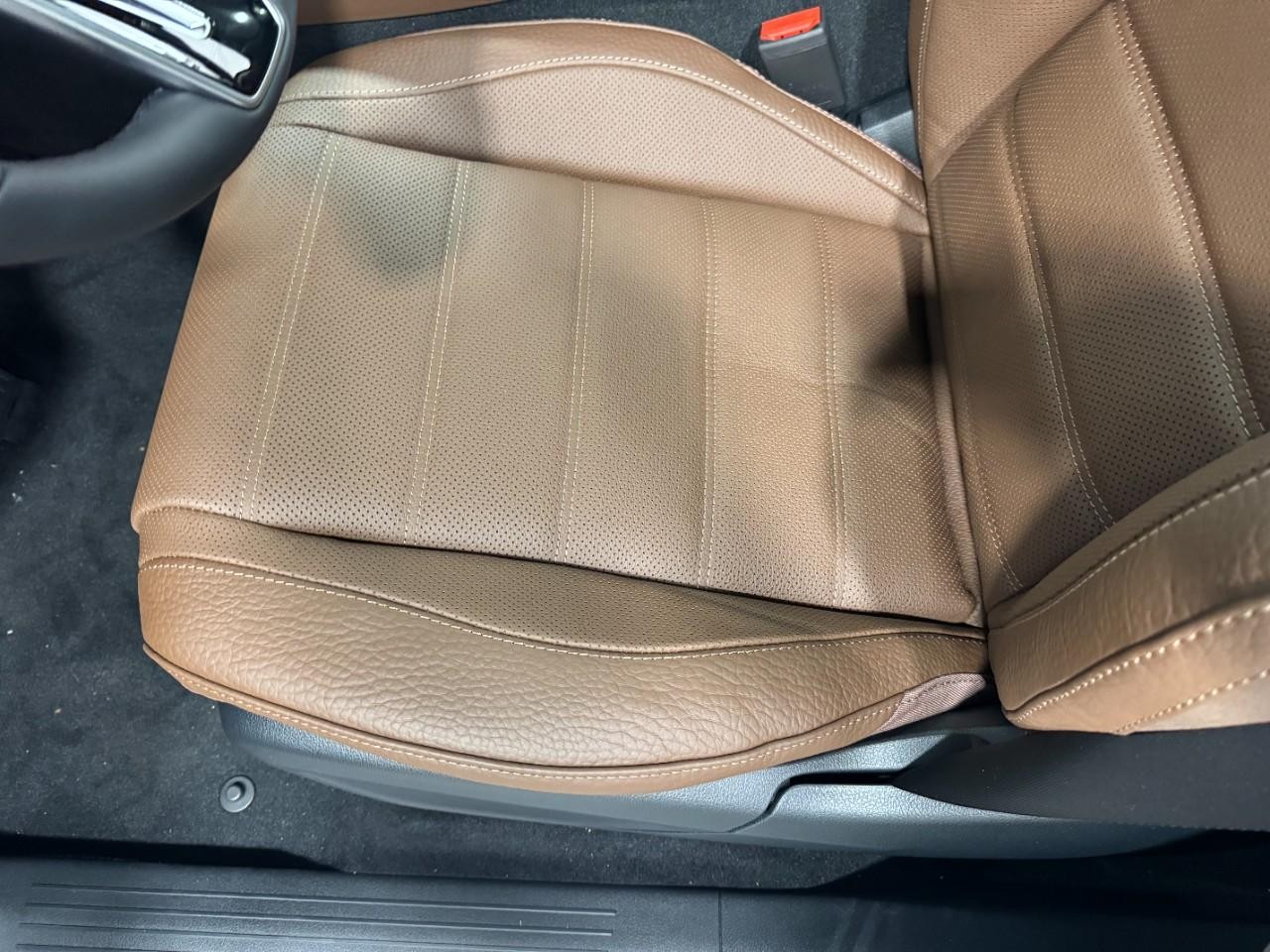 Mercedes-Benz GLS Vehicle Full-screen Gallery Image 32