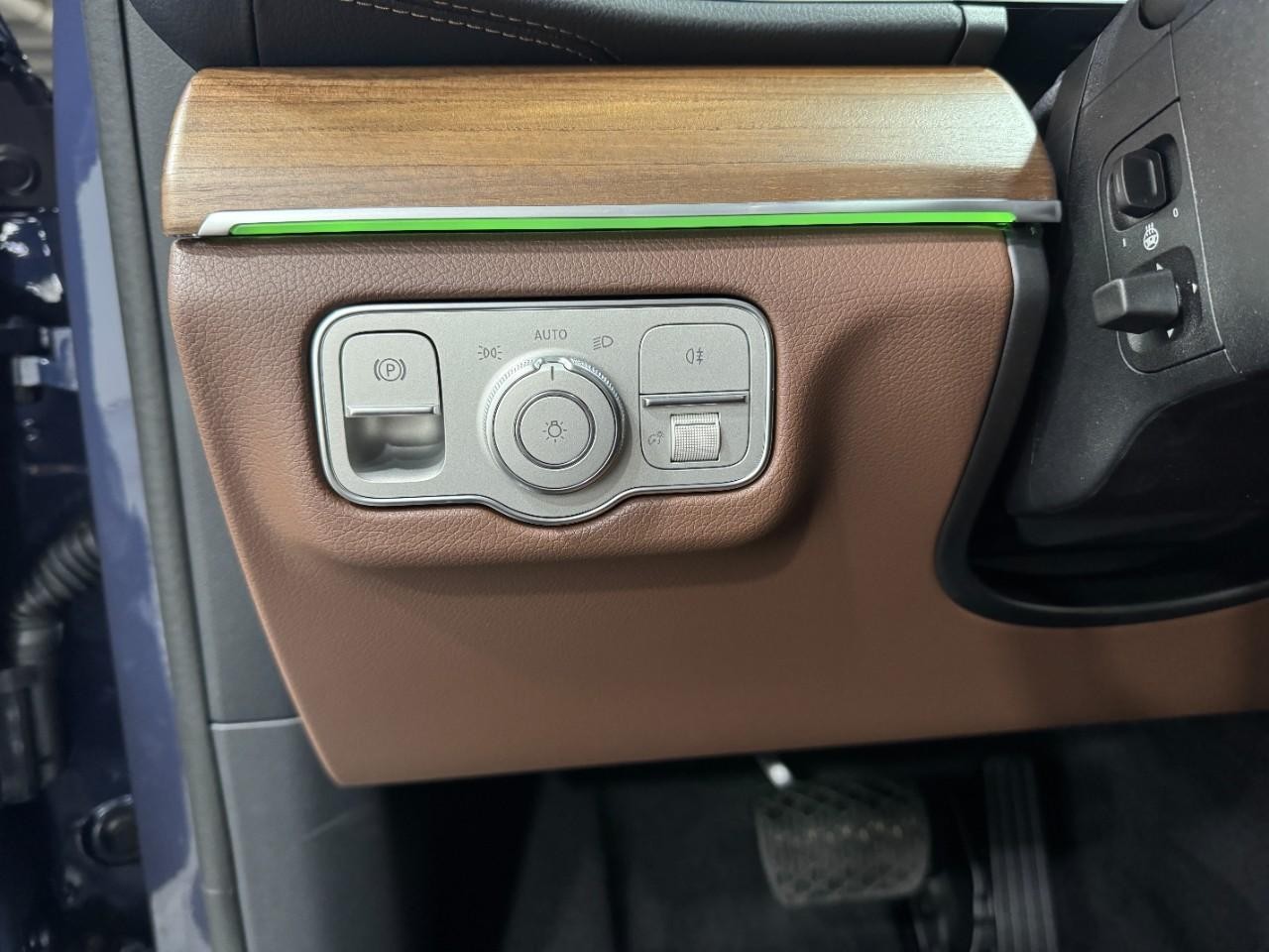 Mercedes-Benz GLS Vehicle Full-screen Gallery Image 33