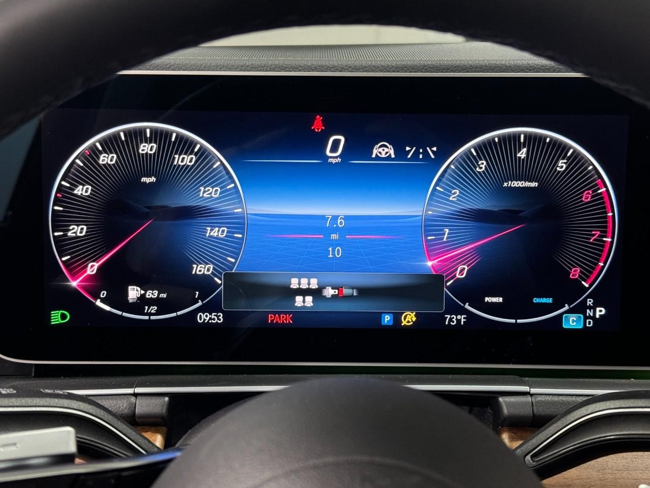 Mercedes-Benz GLS Vehicle Full-screen Gallery Image 36