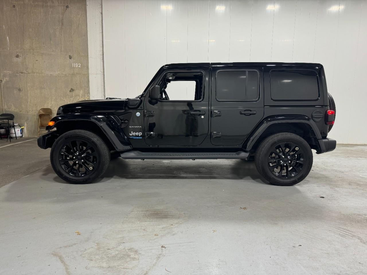 Jeep Wrangler 4xe Vehicle Full-screen Gallery Image 02