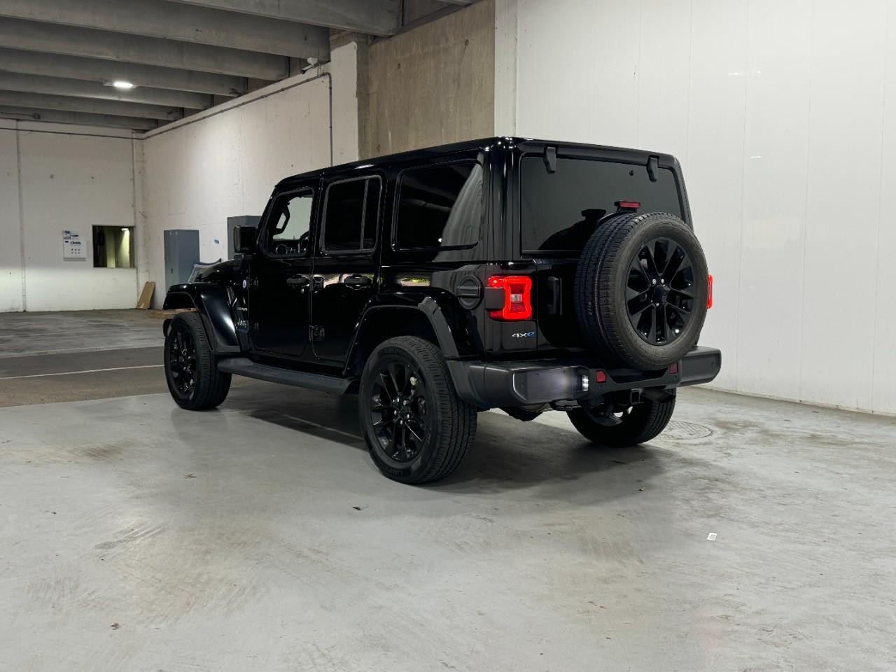 Jeep Wrangler 4xe Vehicle Full-screen Gallery Image 03