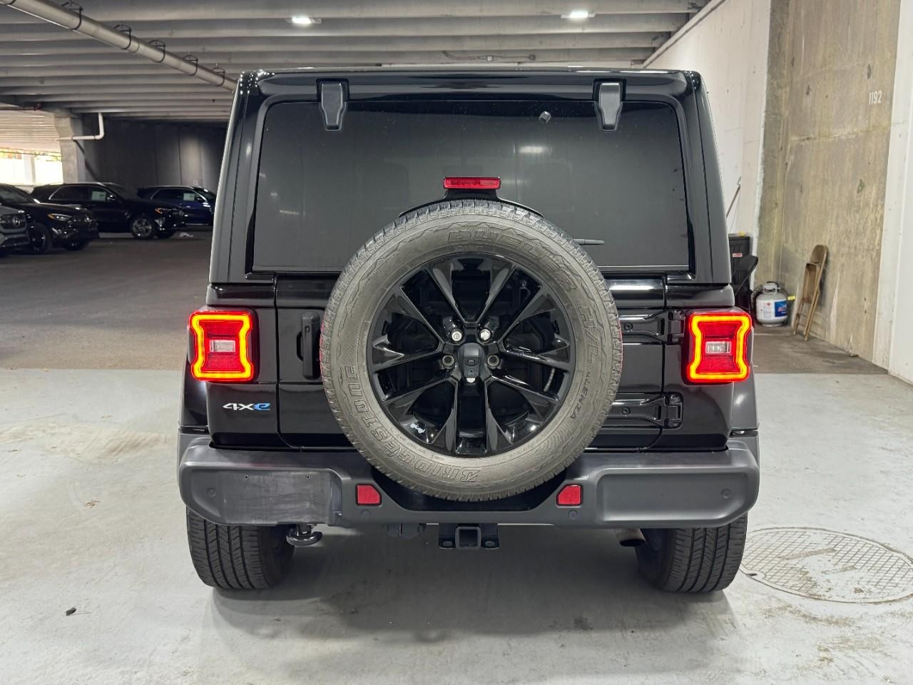 Jeep Wrangler 4xe Vehicle Full-screen Gallery Image 09