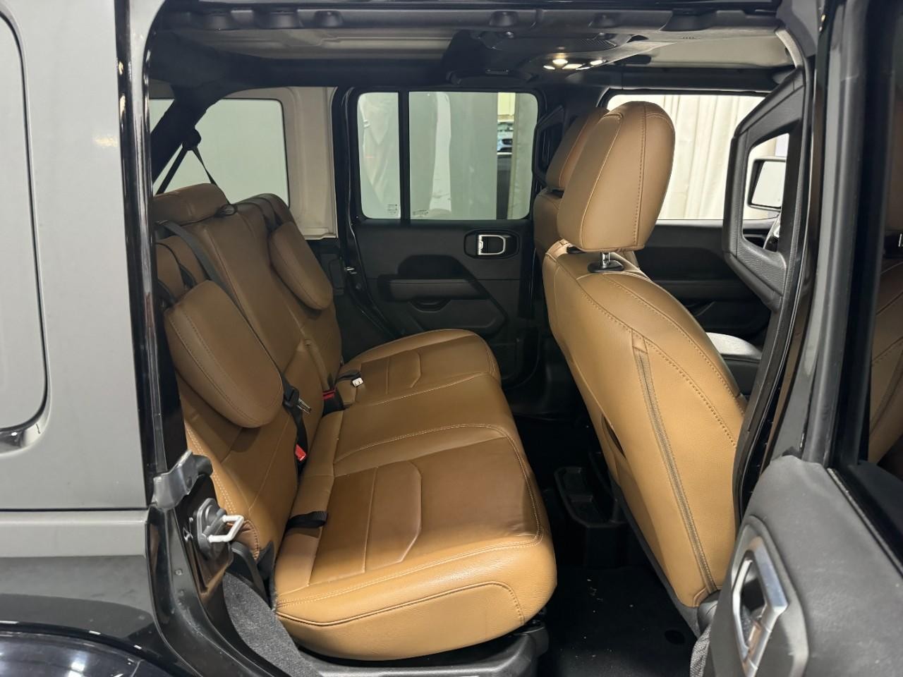 Jeep Wrangler 4xe Vehicle Full-screen Gallery Image 10