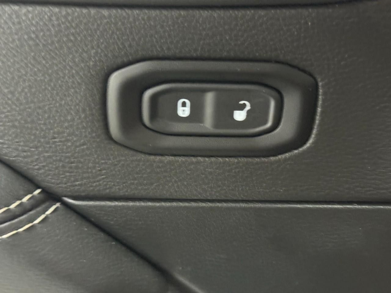 Jeep Wrangler 4xe Vehicle Full-screen Gallery Image 21