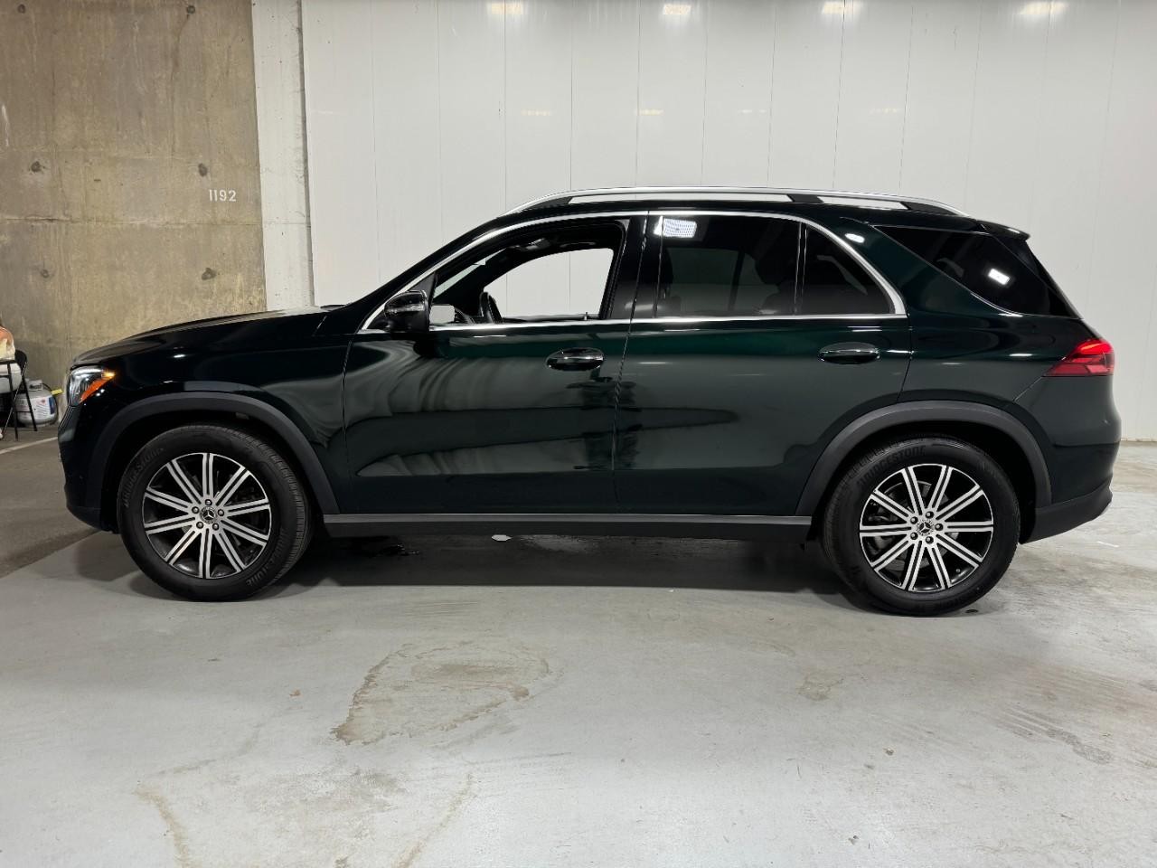 Mercedes-Benz GLE Vehicle Full-screen Gallery Image 2