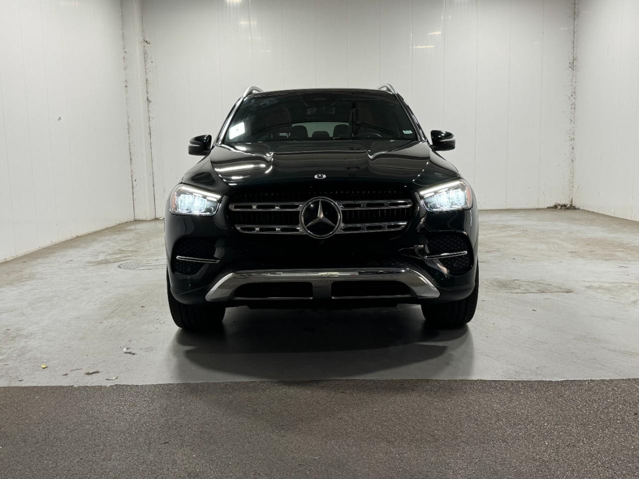 Mercedes-Benz GLE Vehicle Full-screen Gallery Image 7