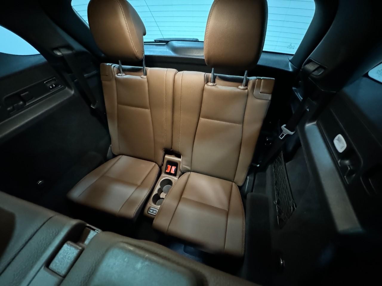 Mercedes-Benz GLE Vehicle Full-screen Gallery Image 8