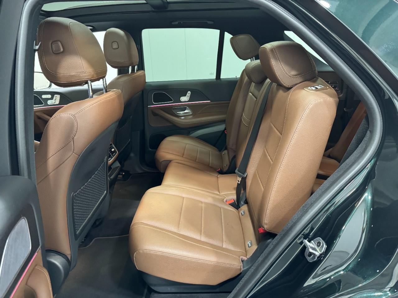 Mercedes-Benz GLE Vehicle Full-screen Gallery Image 9