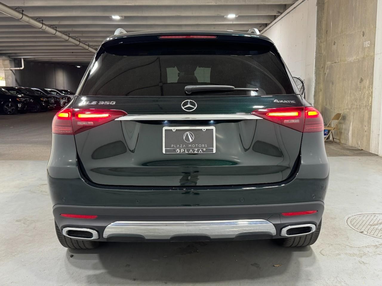 Mercedes-Benz GLE Vehicle Full-screen Gallery Image 10