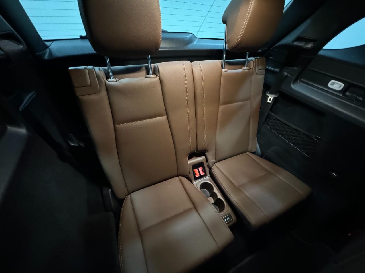 Mercedes-Benz GLE Vehicle Full-screen Gallery Image 11