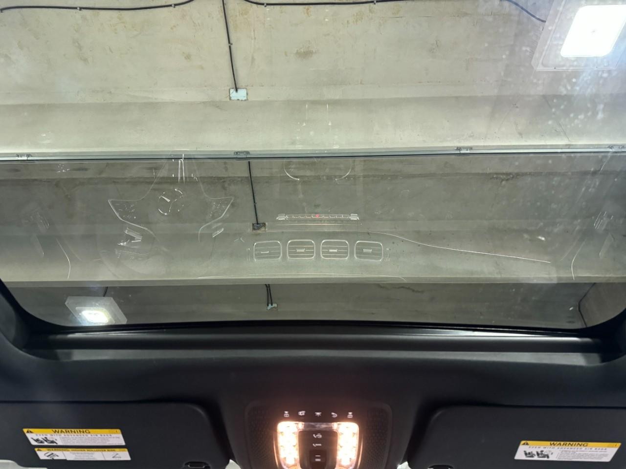 Mercedes-Benz GLE Vehicle Full-screen Gallery Image 13