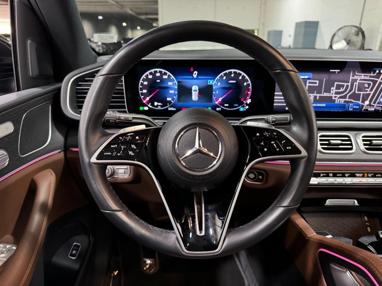 Mercedes-Benz GLE Vehicle Full-screen Gallery Image 15