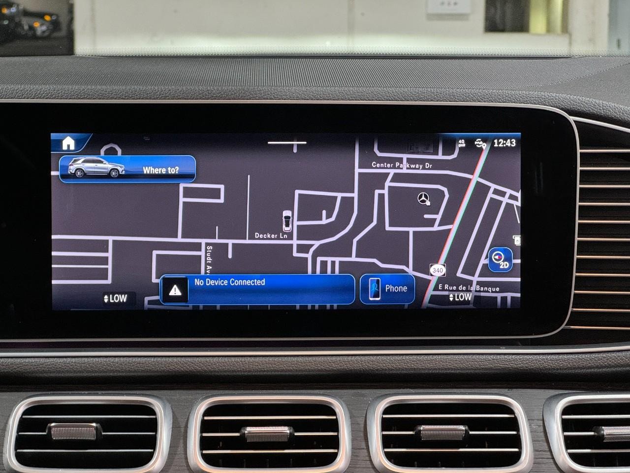 Mercedes-Benz GLE Vehicle Full-screen Gallery Image 16