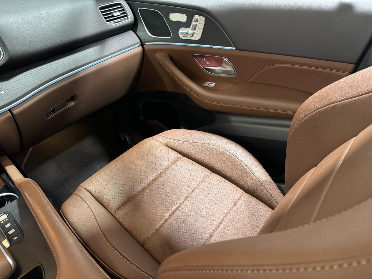 Mercedes-Benz GLE Vehicle Full-screen Gallery Image 19