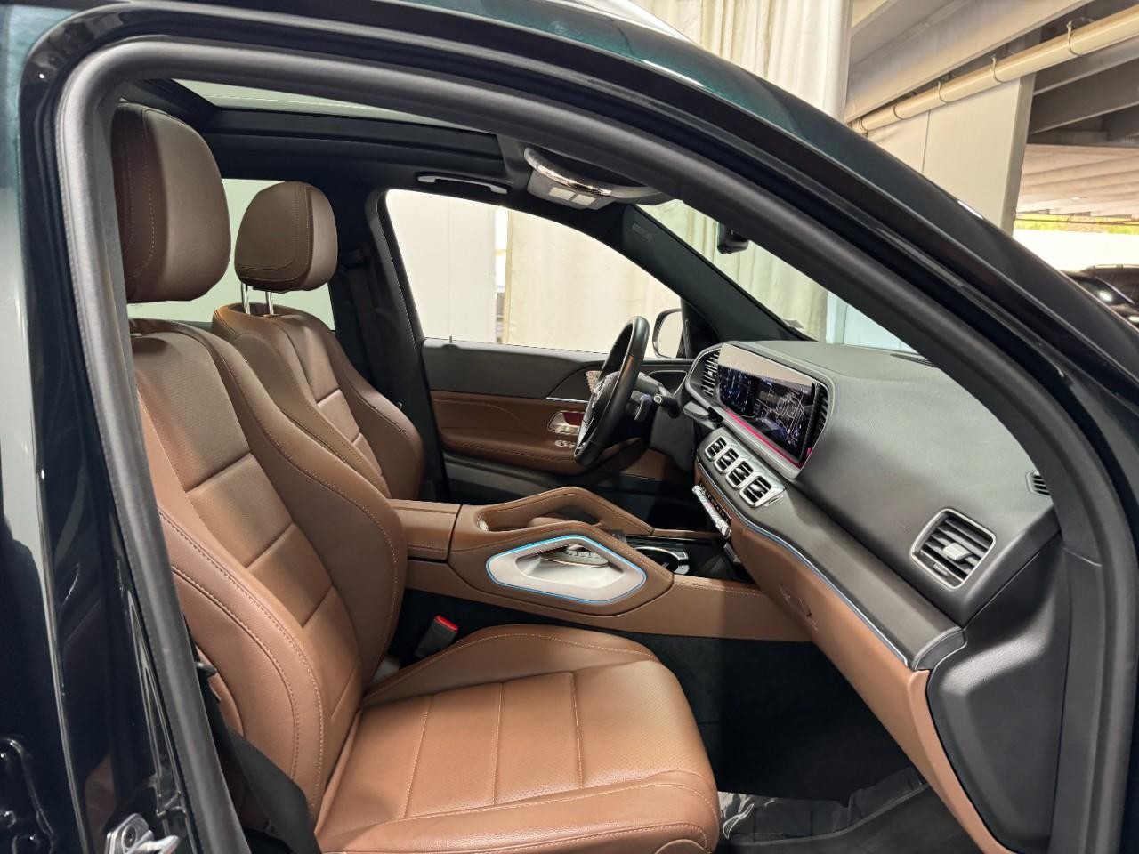 Mercedes-Benz GLE Vehicle Full-screen Gallery Image 20