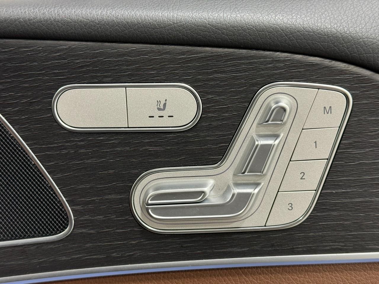 Mercedes-Benz GLE Vehicle Full-screen Gallery Image 23