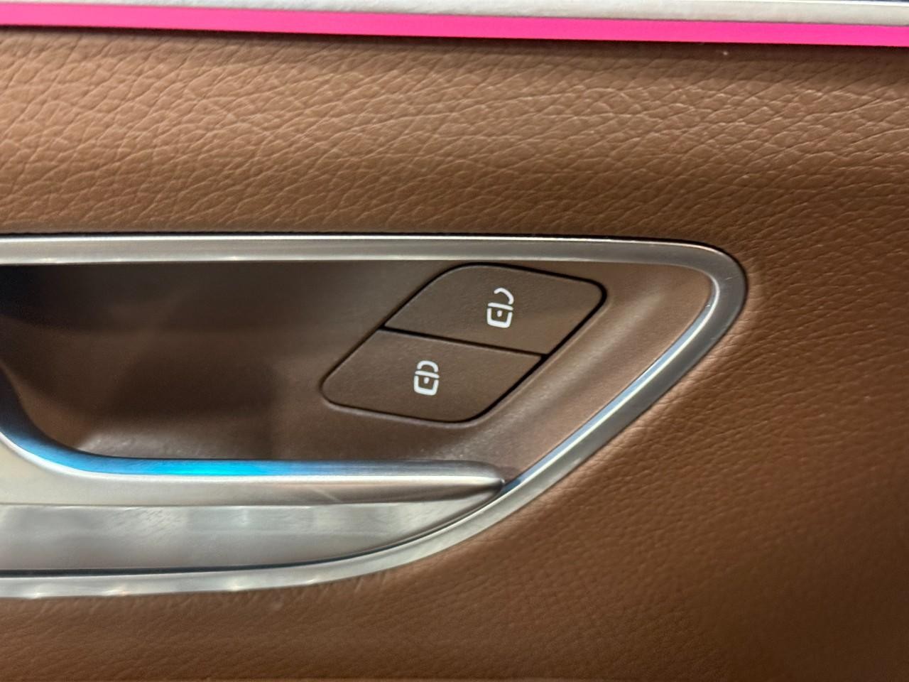 Mercedes-Benz GLE Vehicle Full-screen Gallery Image 27