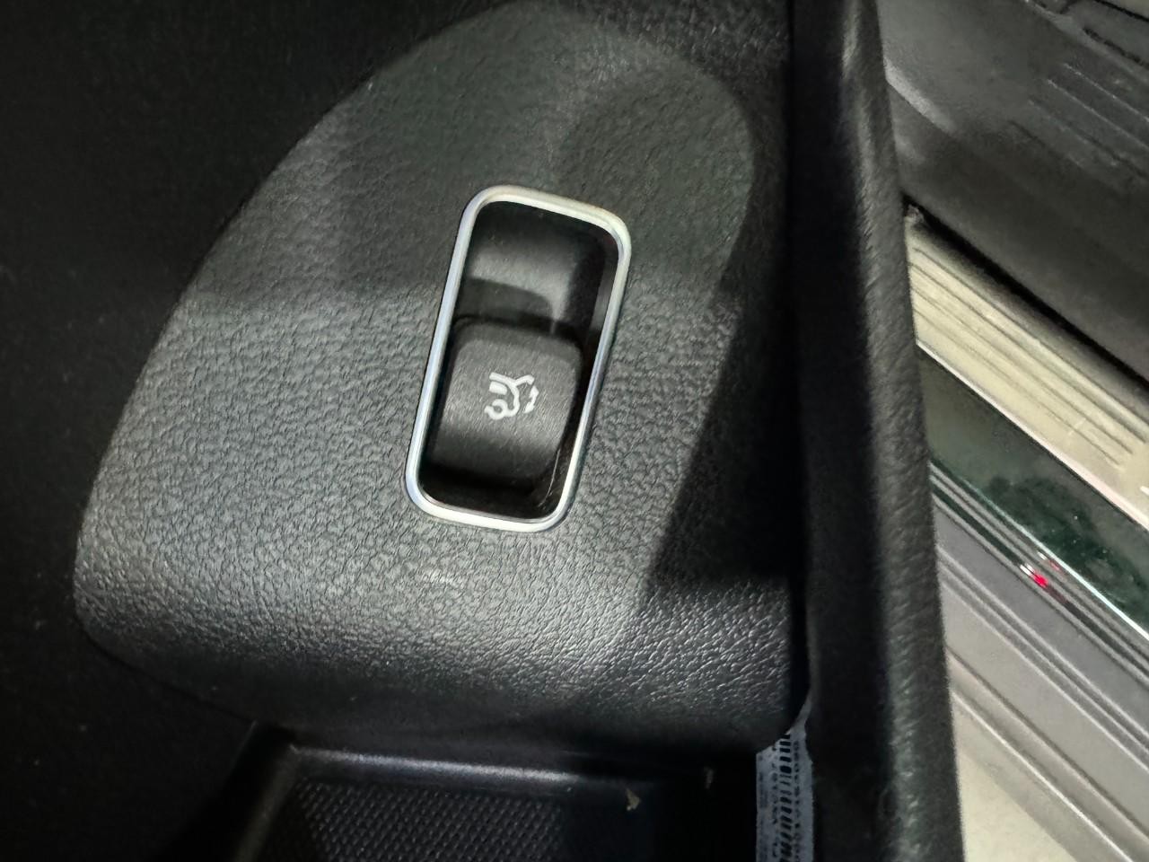 Mercedes-Benz GLE Vehicle Full-screen Gallery Image 29