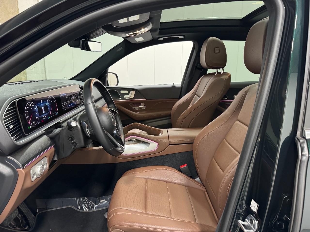 Mercedes-Benz GLE Vehicle Full-screen Gallery Image 30