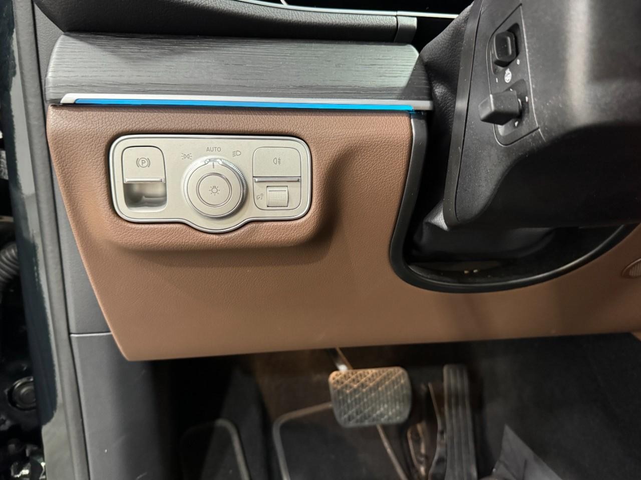 Mercedes-Benz GLE Vehicle Full-screen Gallery Image 33