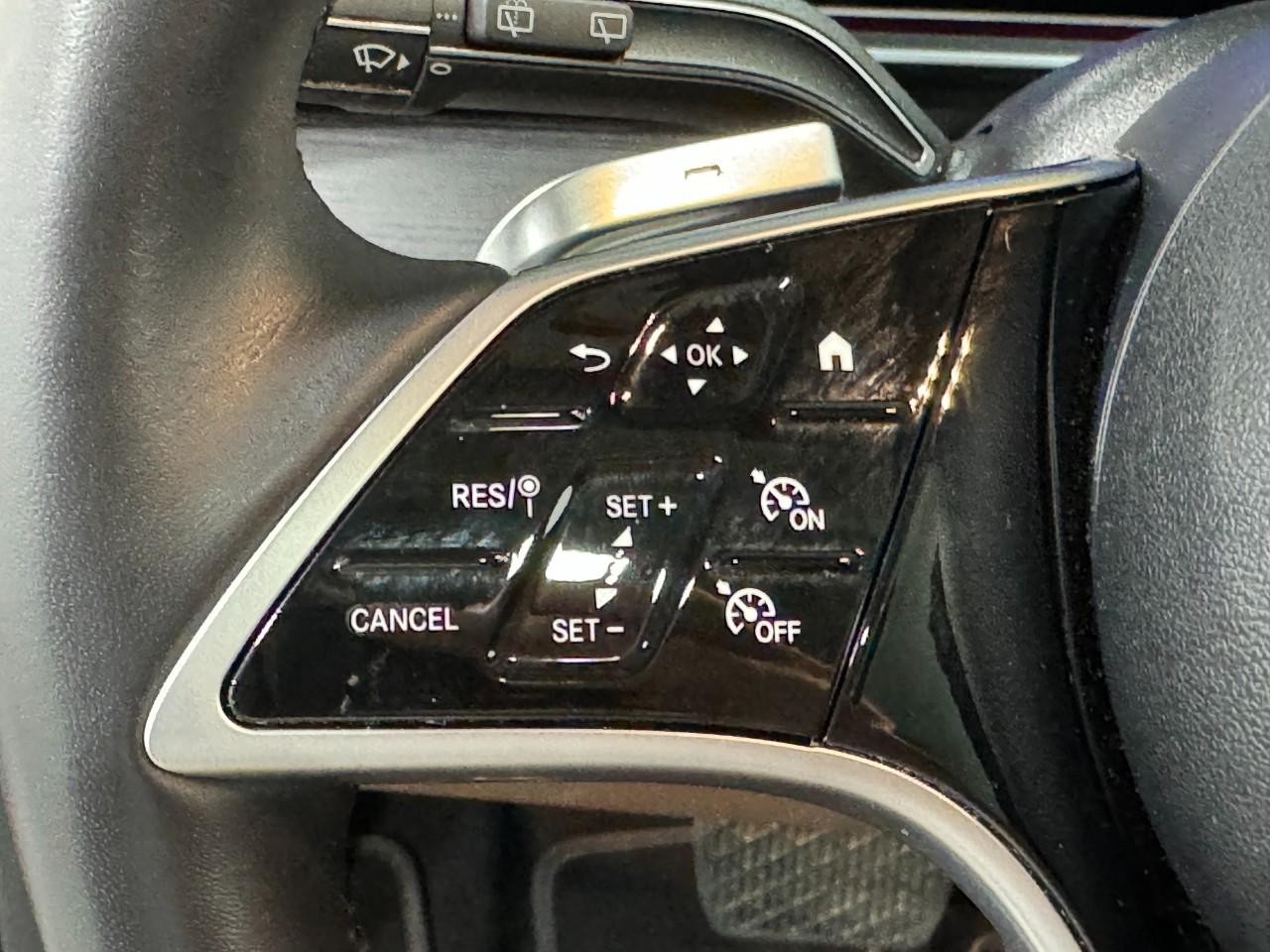 Mercedes-Benz GLE Vehicle Full-screen Gallery Image 34