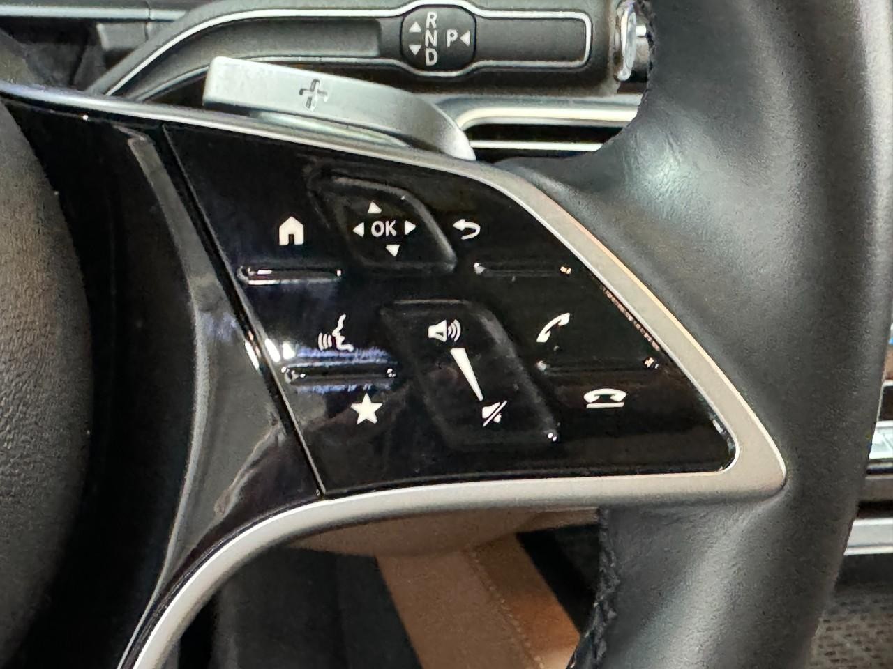 Mercedes-Benz GLE Vehicle Full-screen Gallery Image 35