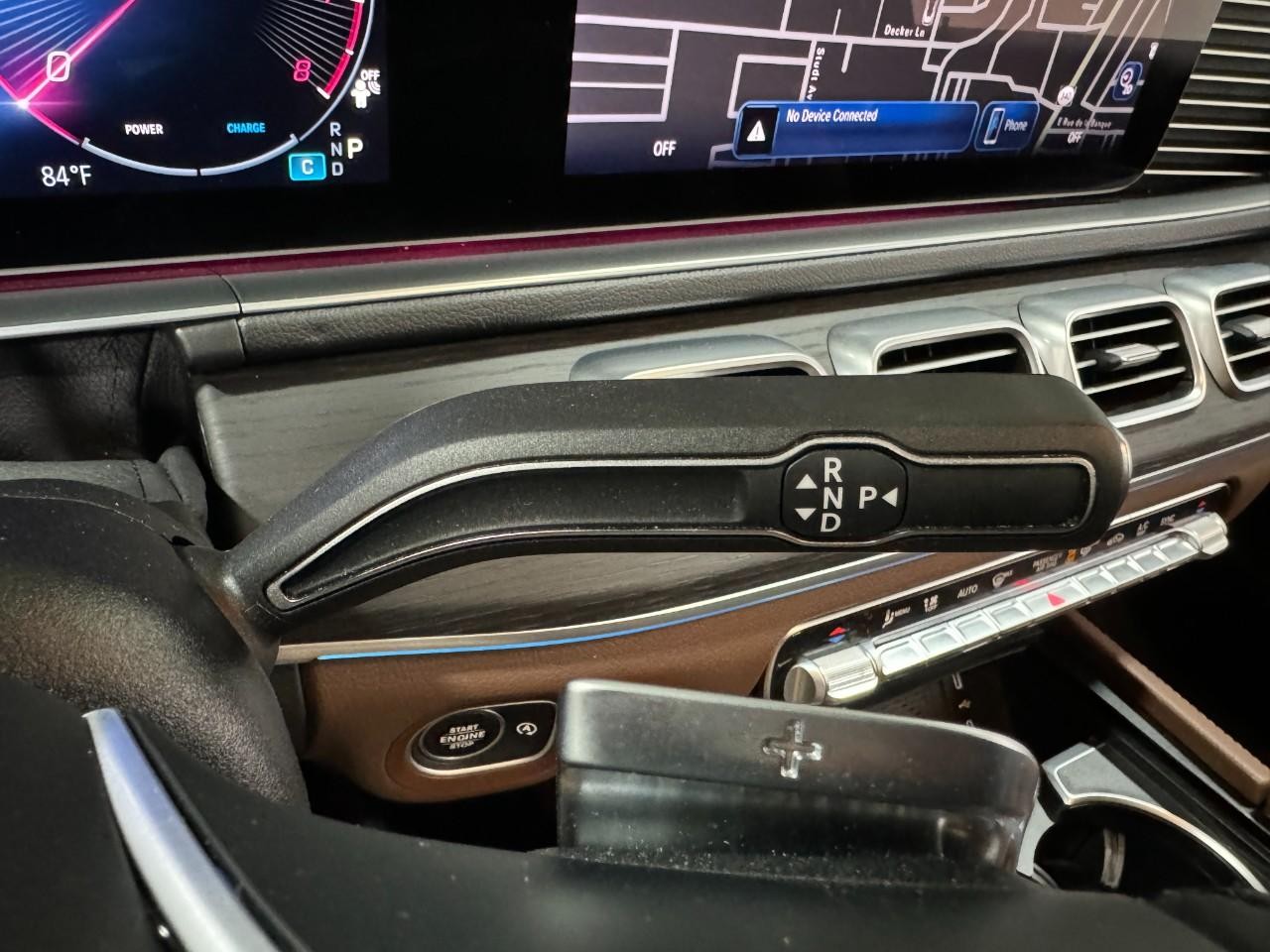 Mercedes-Benz GLE Vehicle Full-screen Gallery Image 37