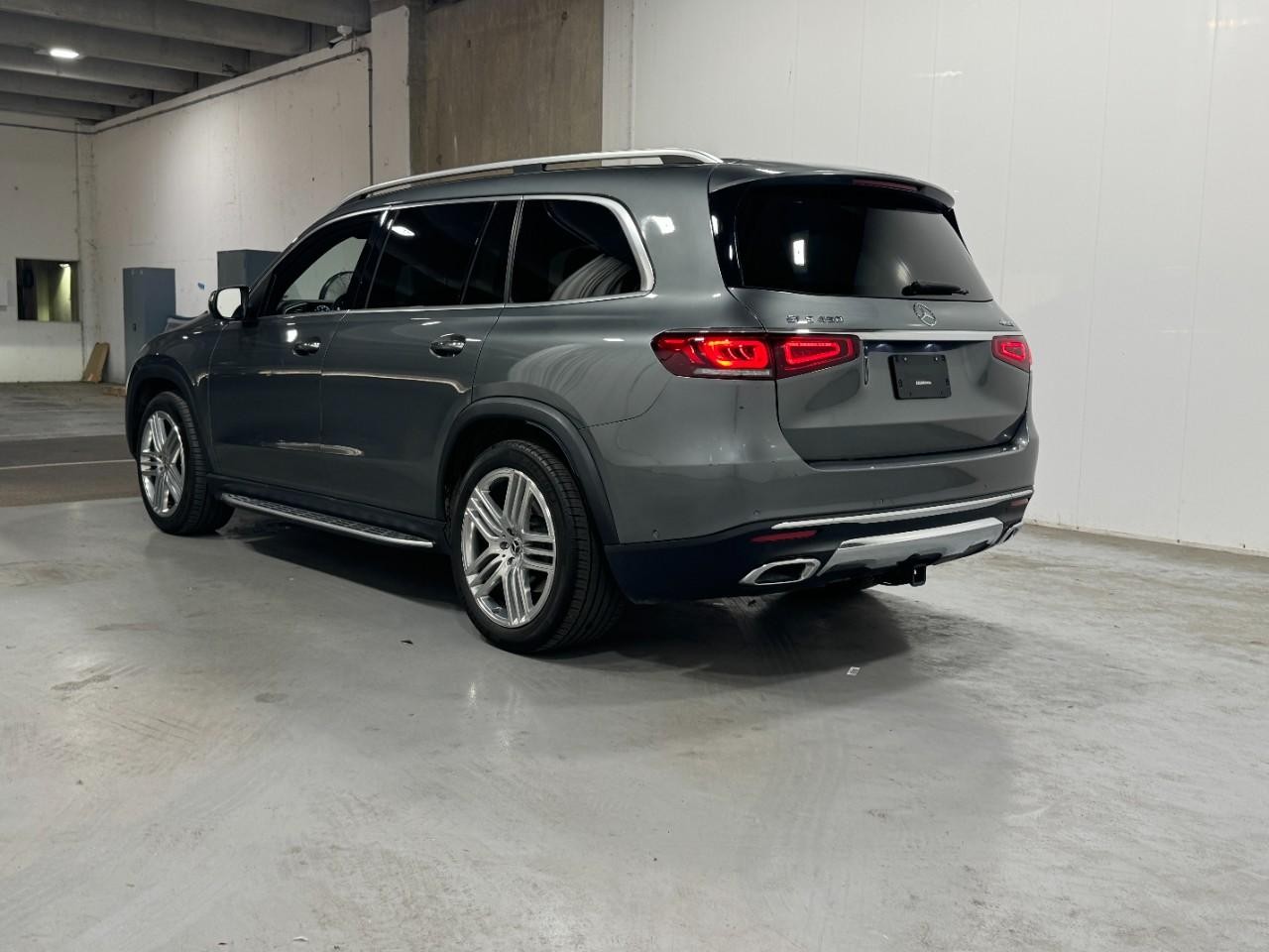 Mercedes-Benz GLS Vehicle Full-screen Gallery Image 3