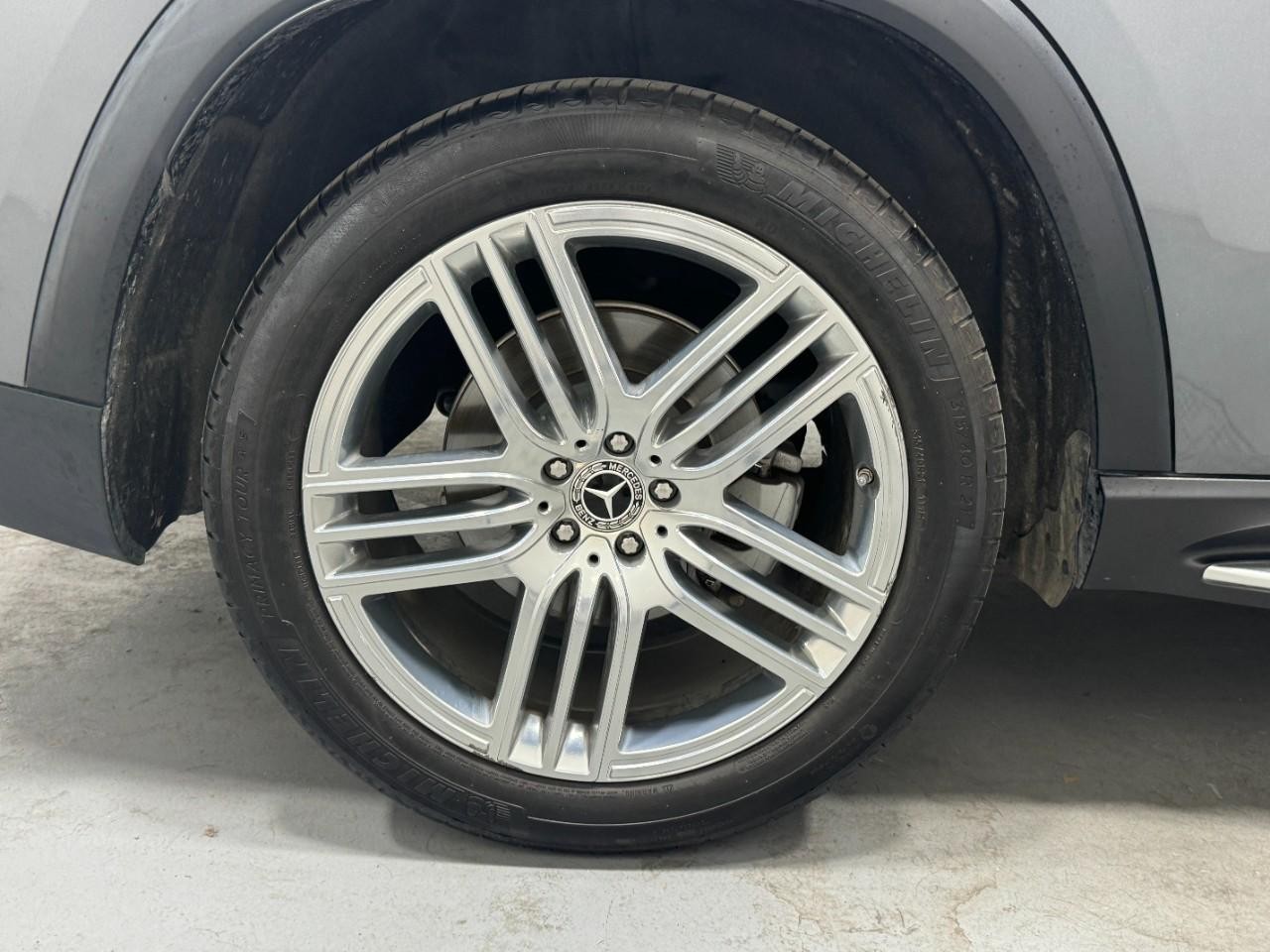 Mercedes-Benz GLS Vehicle Full-screen Gallery Image 5