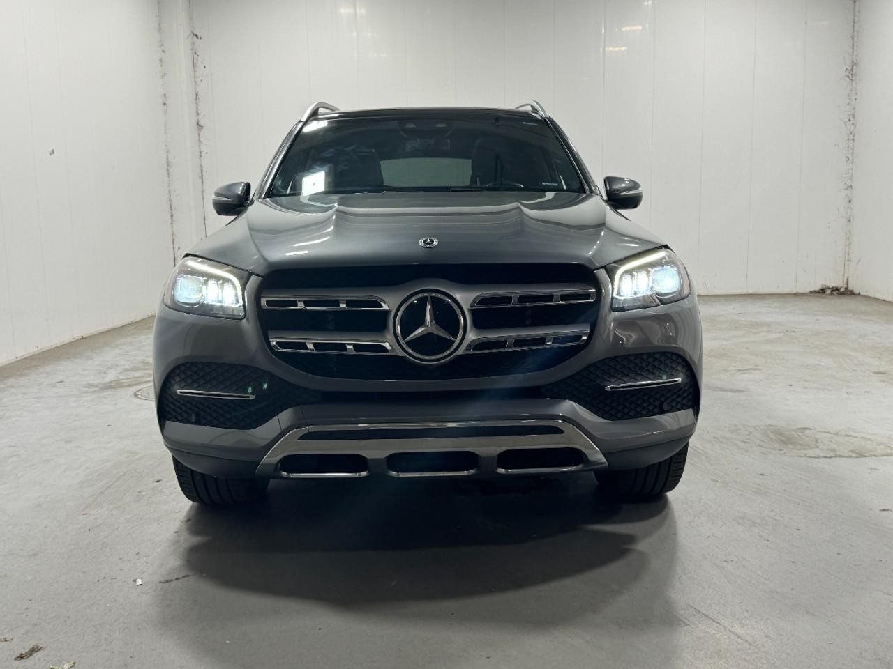 Mercedes-Benz GLS Vehicle Full-screen Gallery Image 7