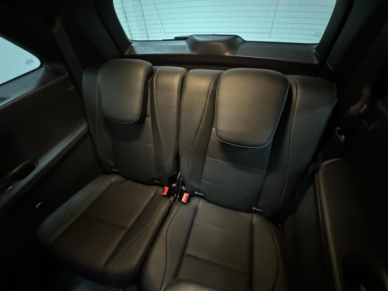 Mercedes-Benz GLS Vehicle Full-screen Gallery Image 8