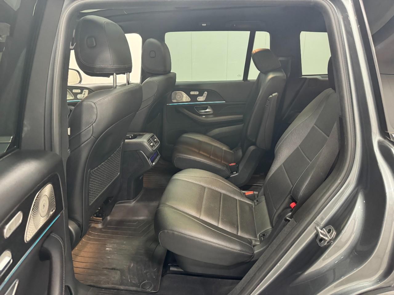 Mercedes-Benz GLS Vehicle Full-screen Gallery Image 9