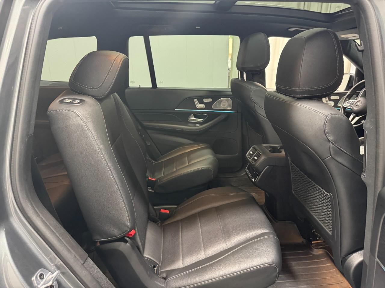 Mercedes-Benz GLS Vehicle Full-screen Gallery Image 12