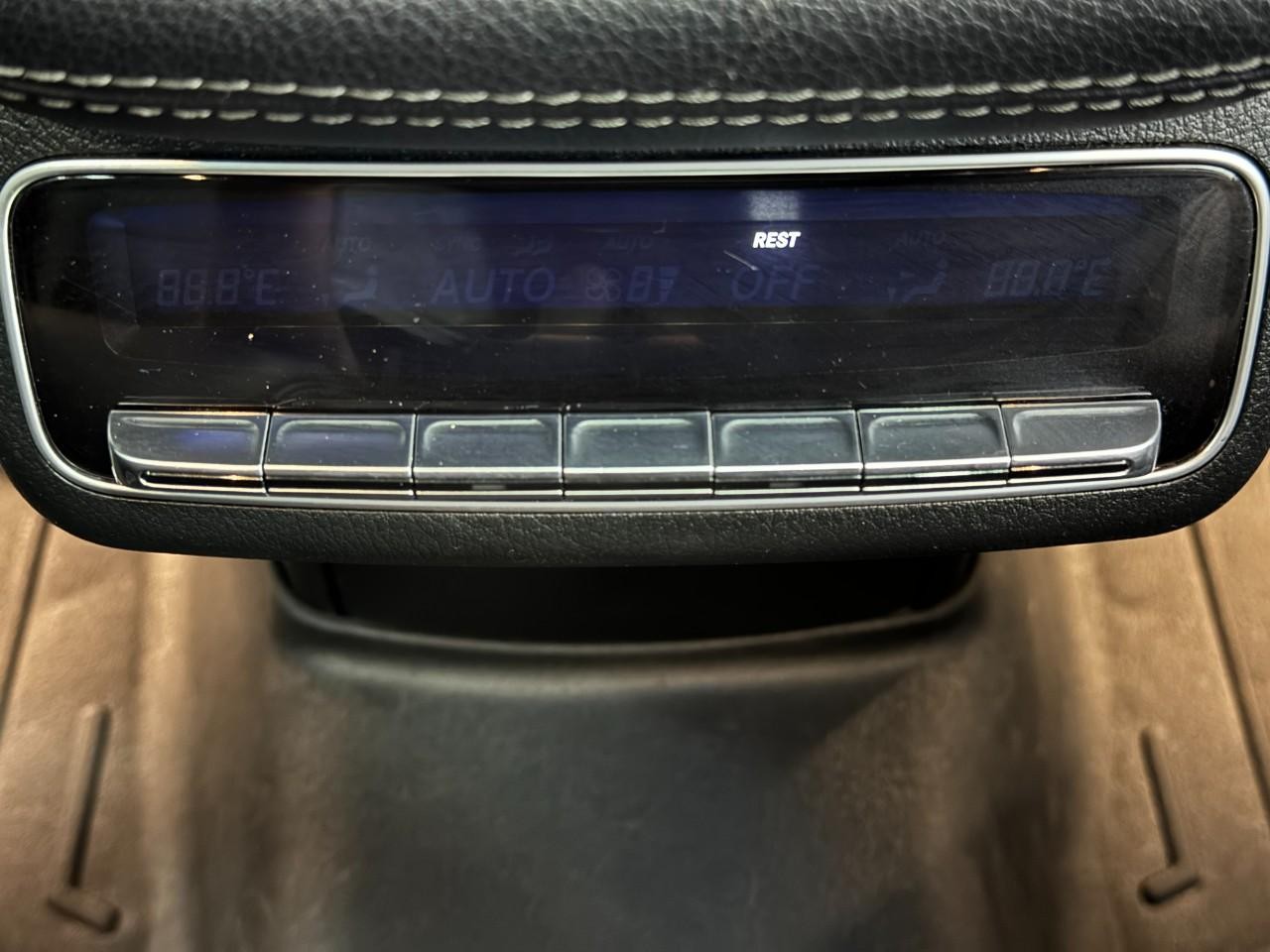 Mercedes-Benz GLS Vehicle Full-screen Gallery Image 13