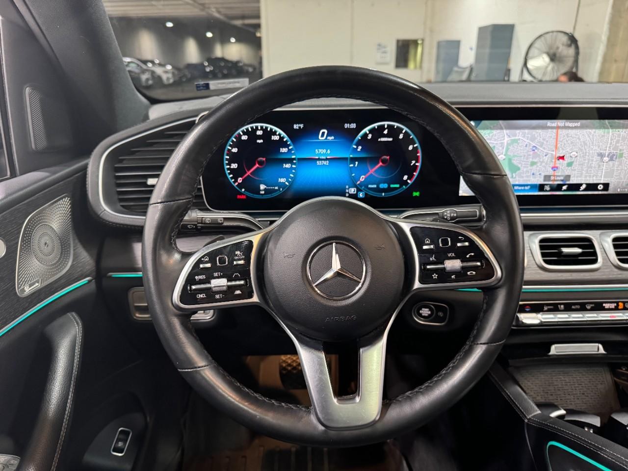 Mercedes-Benz GLS Vehicle Full-screen Gallery Image 16