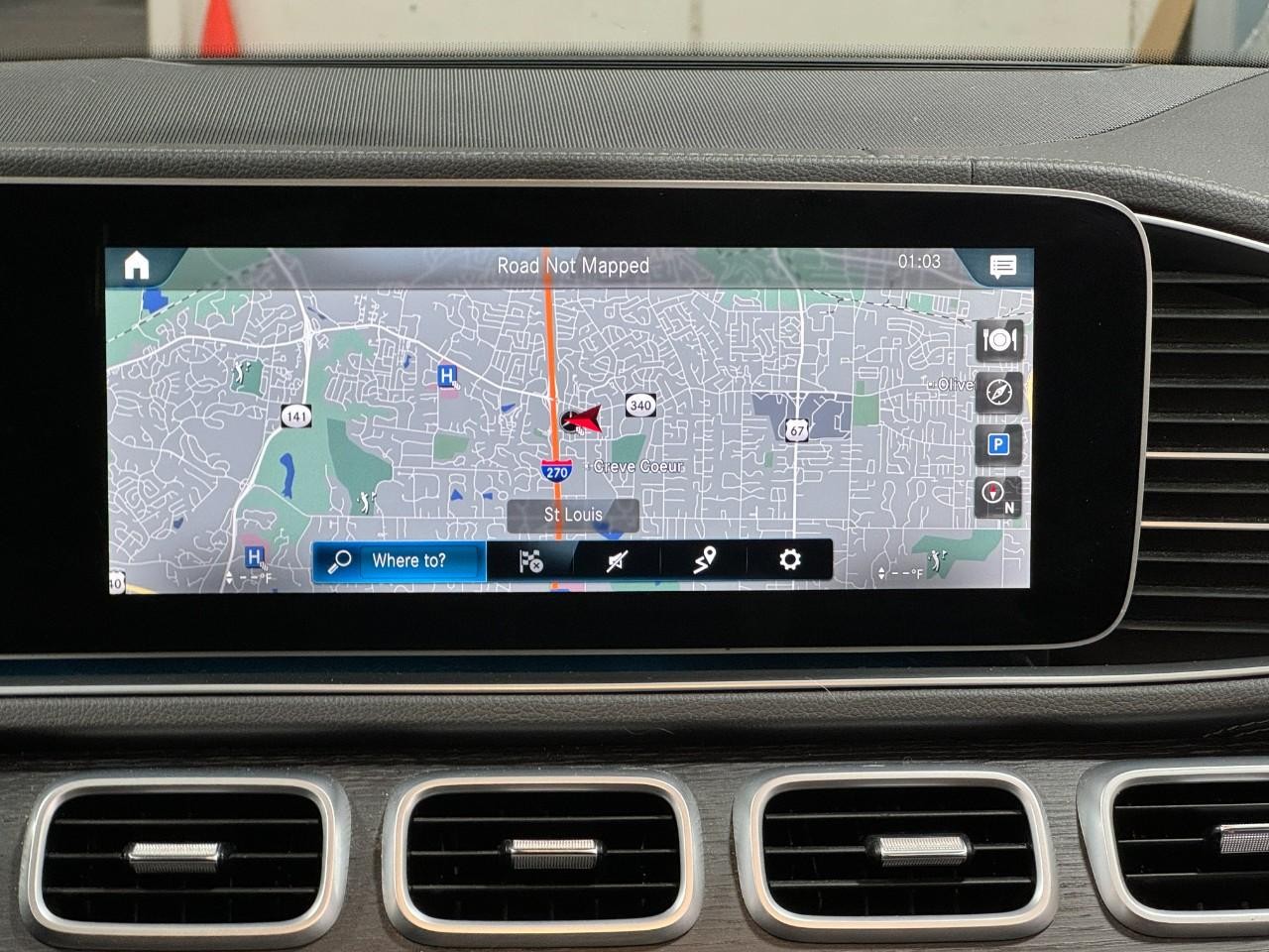 Mercedes-Benz GLS Vehicle Full-screen Gallery Image 17