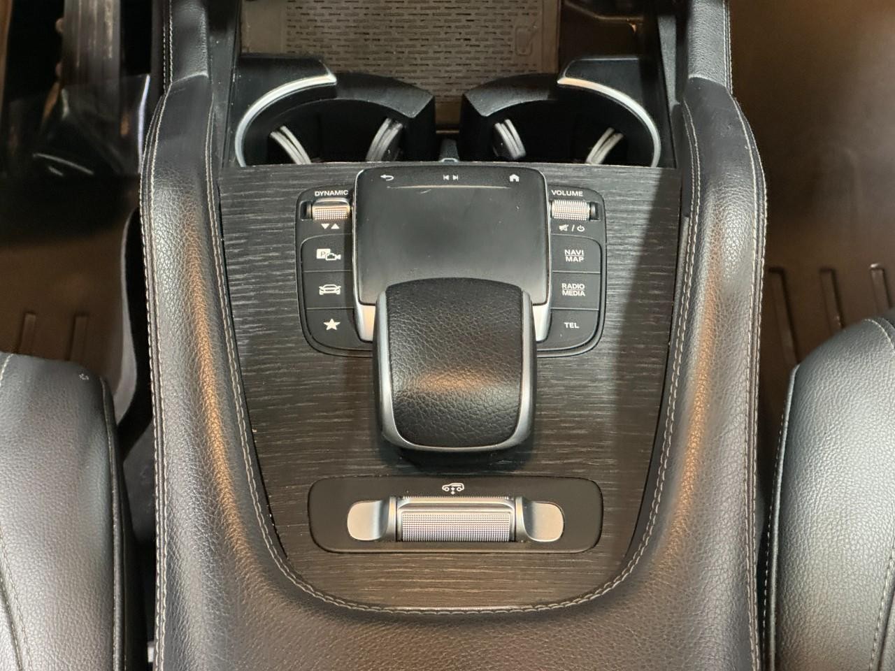 Mercedes-Benz GLS Vehicle Full-screen Gallery Image 19