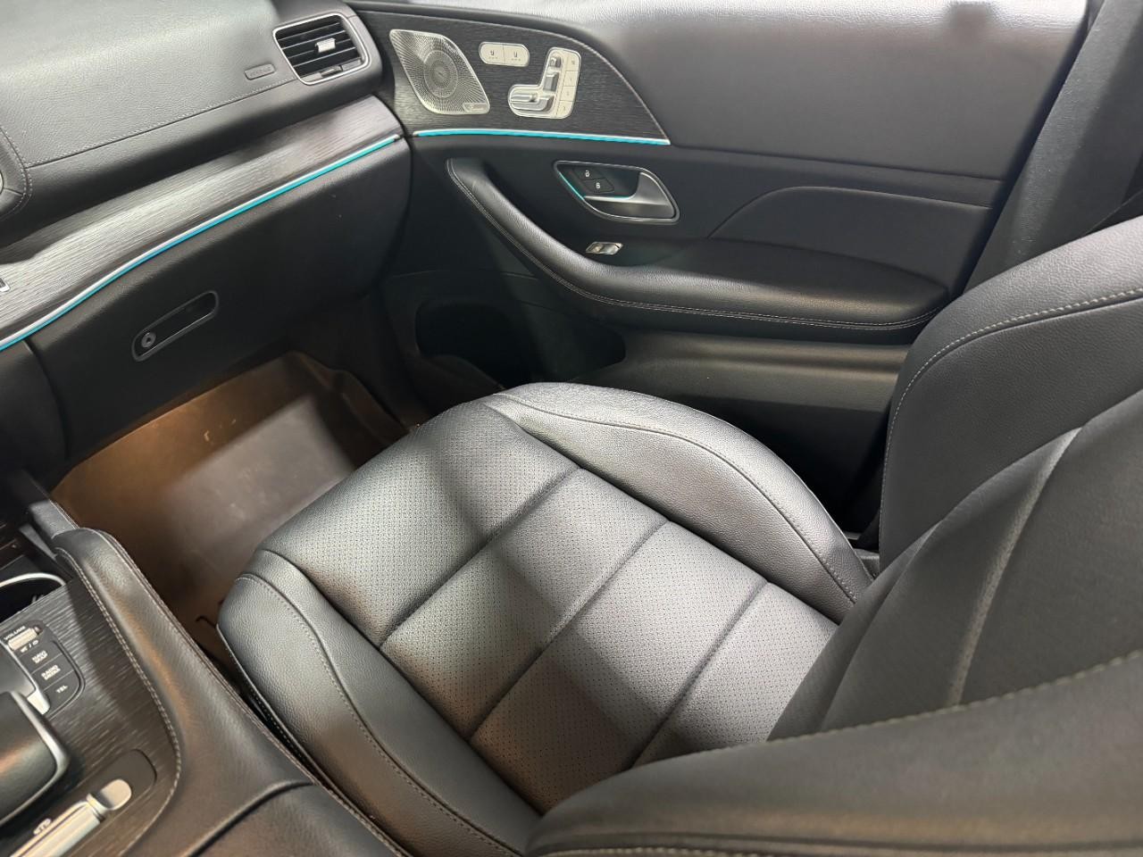 Mercedes-Benz GLS Vehicle Full-screen Gallery Image 20